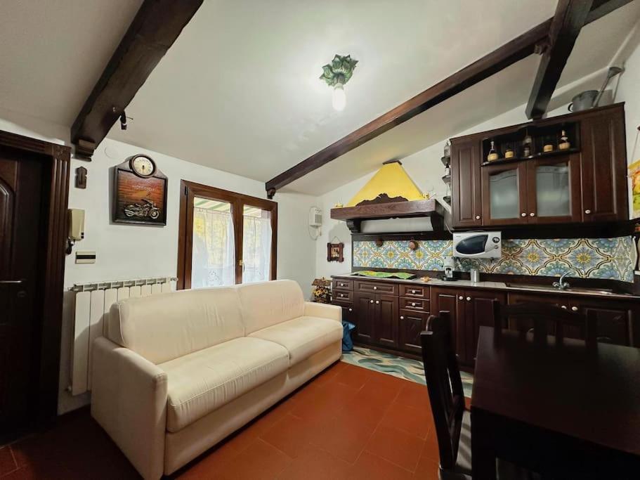 Free Parking La Bianca Neve Cottage Castel Di Sangro Extérieur photo